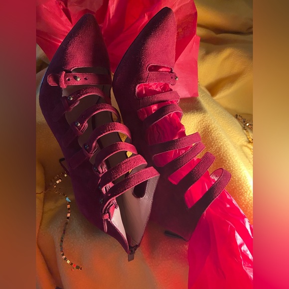 POUR LA VICTOIRE Vero Cuoio, Burgandy Suede Ankle Booties. Size 8M. - Picture 6 of 13